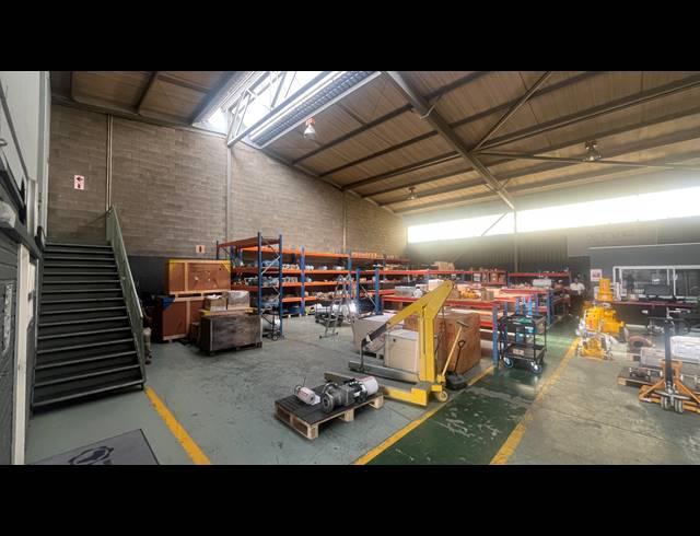 820M² WAREHOUSE TO LET IN SPARTAN